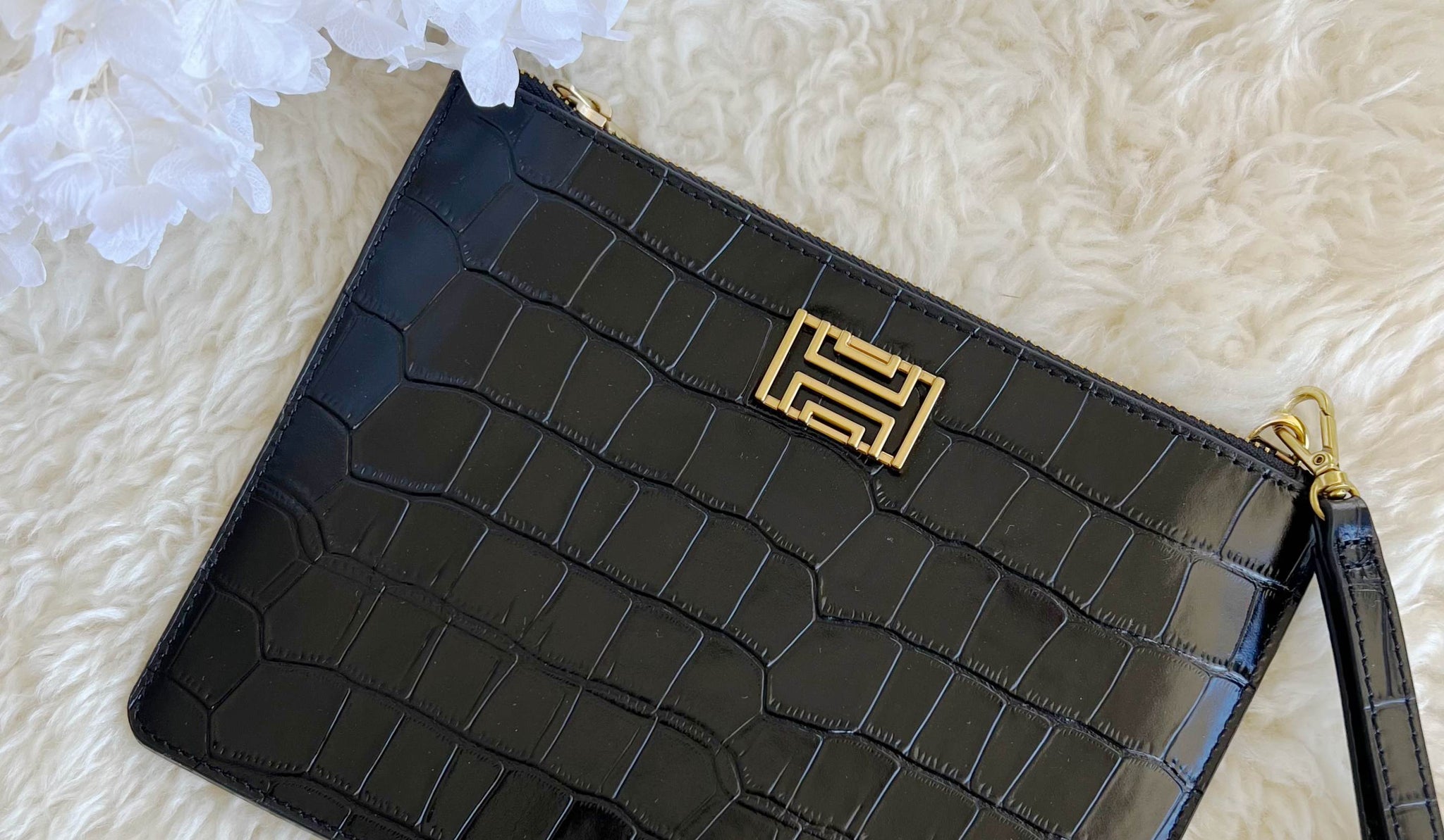 File:Louis Vuitton wallet.jpg - Wikipedia