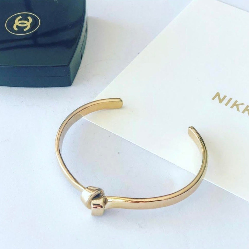 Gold shop knot bracelet